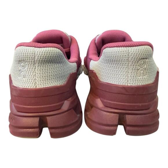 On Cloudflyer Running Shoe Berry Women size 8 - Picture 3 of 9